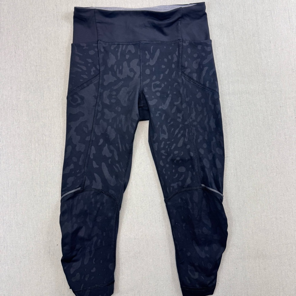 Lululemon Black Animal Swirl Luxtreme stash It Crop Leggings Size 2
